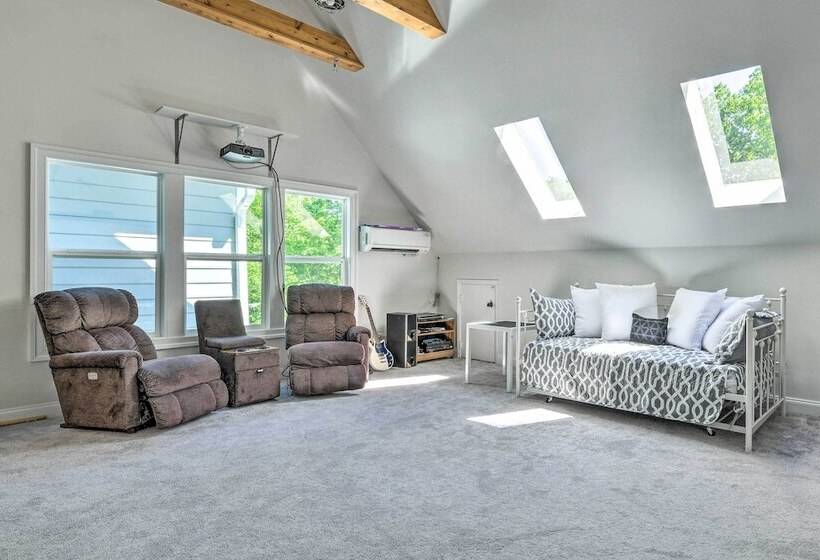 Beautiful Charlotte Home W/ Pool & Hot Tub!