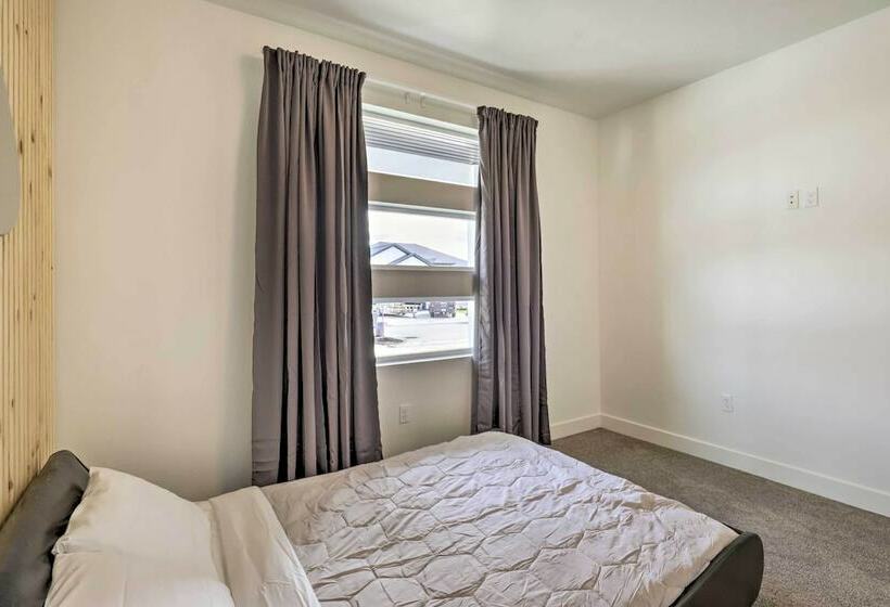 Beautiful Salt Lake City Home W/ Huge Yard!