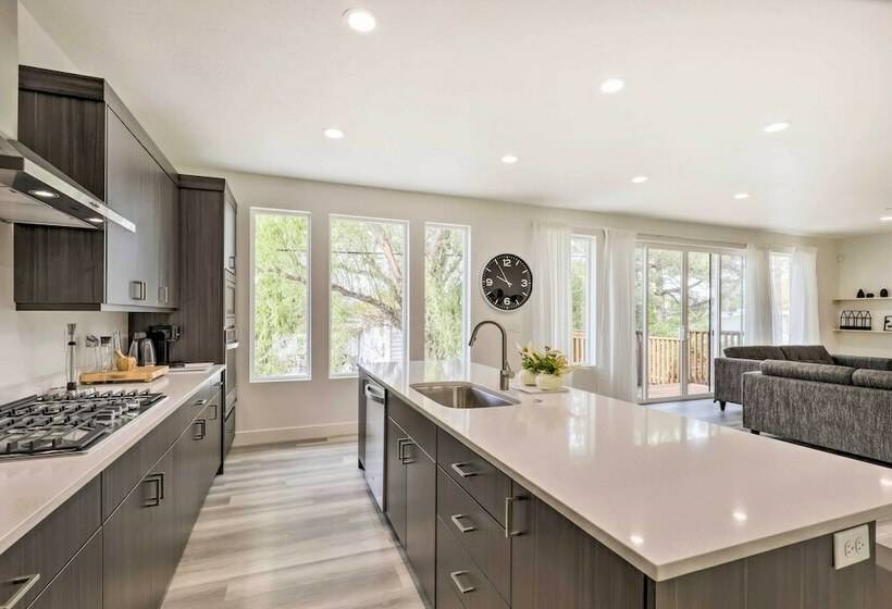 Beautiful Salt Lake City Home W/ Huge Yard!