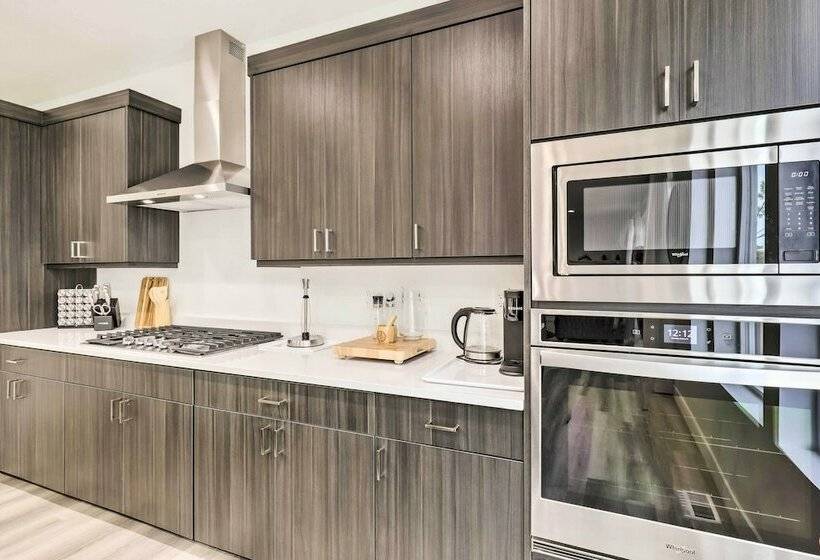 Beautiful Salt Lake City Home W/ Huge Yard!