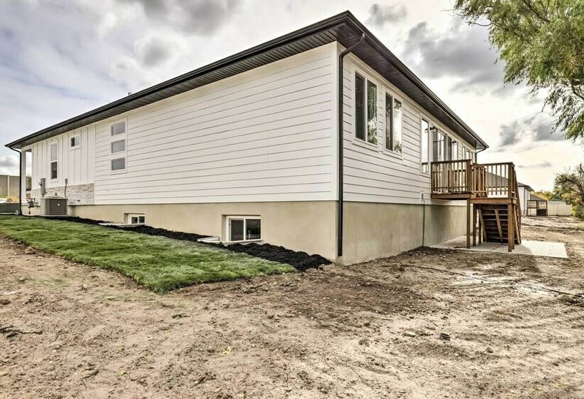 Beautiful Salt Lake City Home W/ Huge Yard!