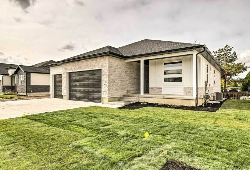 Beautiful Salt Lake City Home W/ Huge Yard!