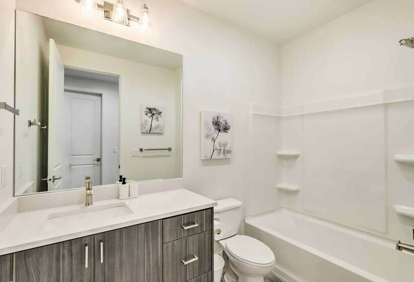 Beautiful Salt Lake City Home W/ Huge Yard!