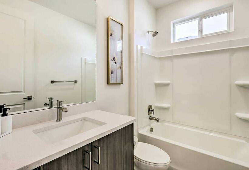 Beautiful Salt Lake City Home W/ Huge Yard!