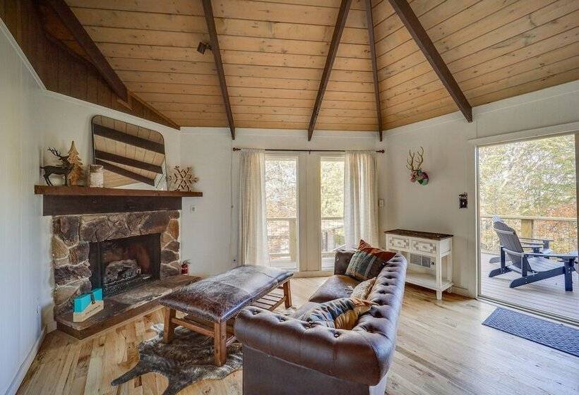 Beech Mountain Cabin W/ Hot Tub: 1 Mi To Slopes!