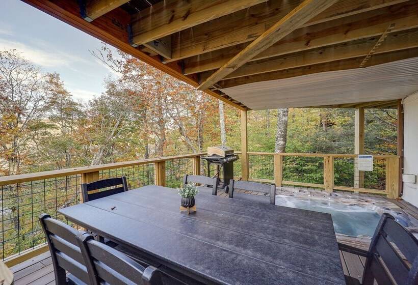 Beech Mountain Cabin W/ Hot Tub: 1 Mi To Slopes!