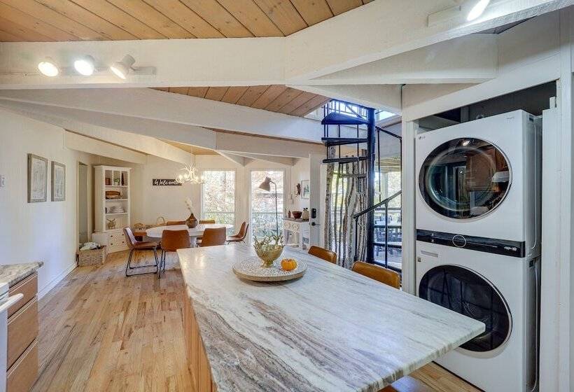 Beech Mountain Cabin W/ Hot Tub: 1 Mi To Slopes!