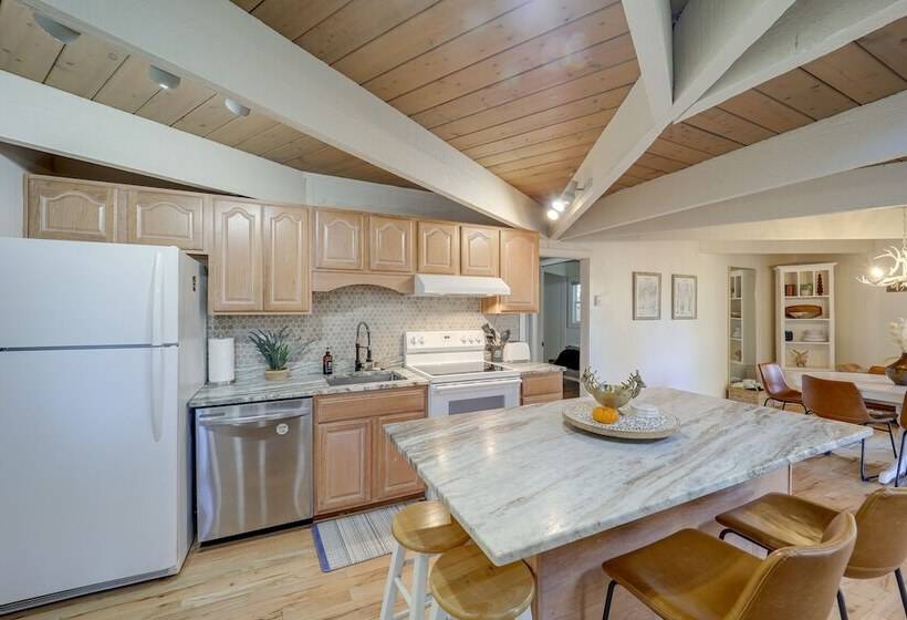 Beech Mountain Cabin W/ Hot Tub: 1 Mi To Slopes!