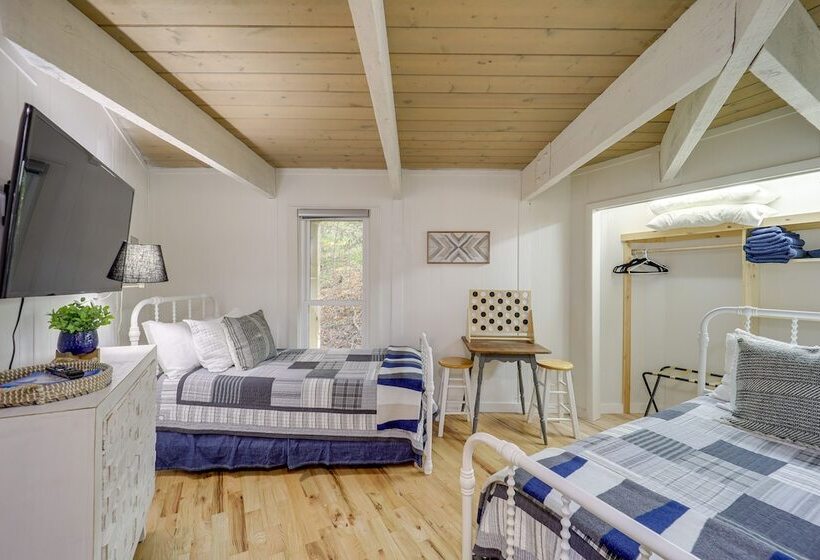 Beech Mountain Cabin W/ Hot Tub: 1 Mi To Slopes!