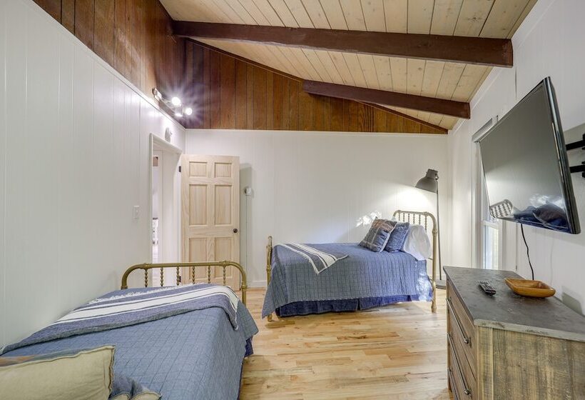 Beech Mountain Cabin W/ Hot Tub: 1 Mi To Slopes!