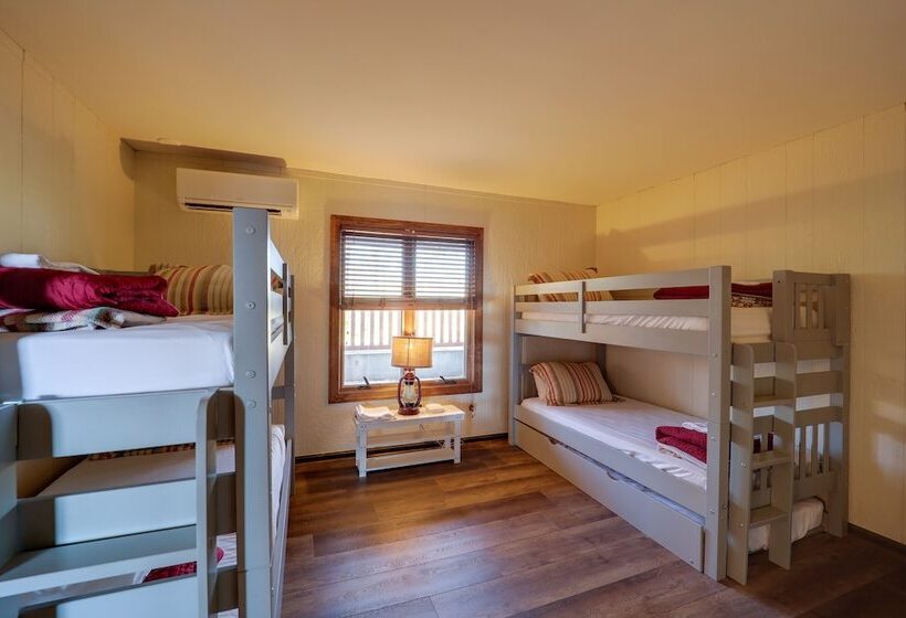 Beech Mountain Home W/ Game Room & Mountain Views!