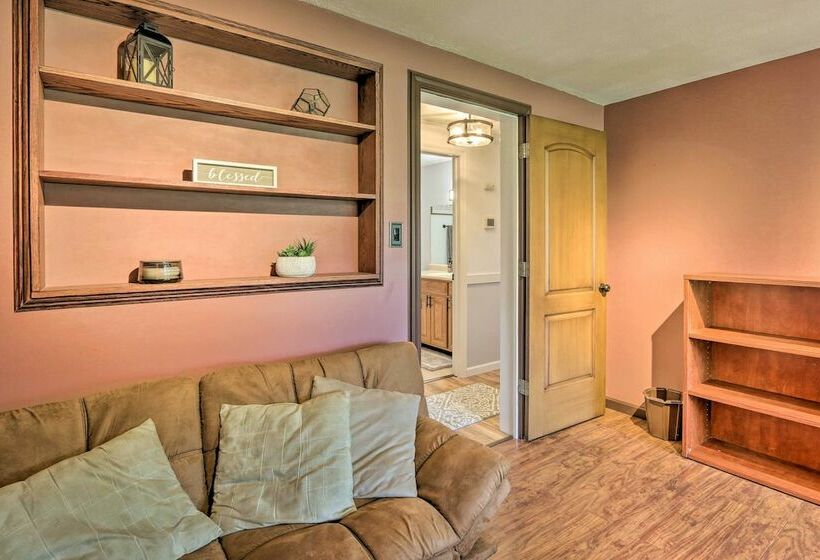 Berryville Home Near Wineries: Mountain Views