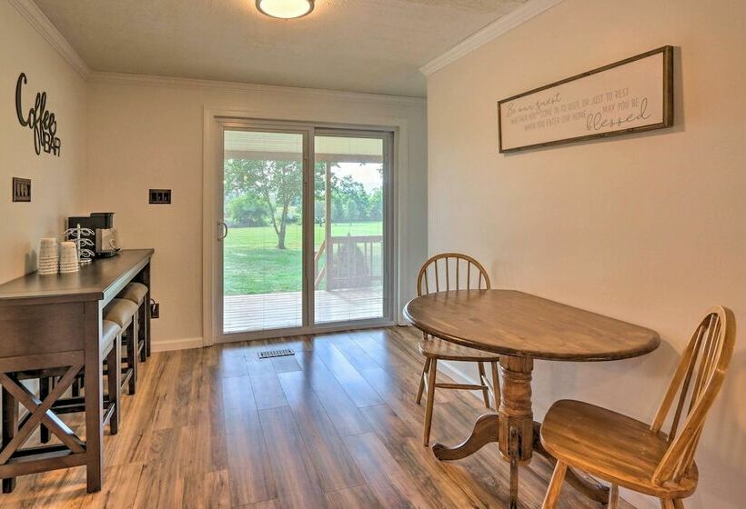 Berryville Home Near Wineries: Mountain Views