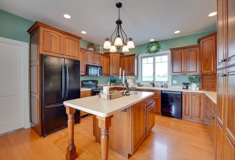 Blue Birds Perch: Stunning Home On Private Hilltop