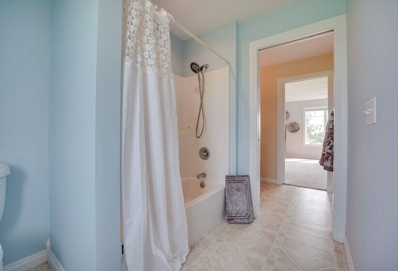 Blue Birds Perch: Stunning Home On Private Hilltop