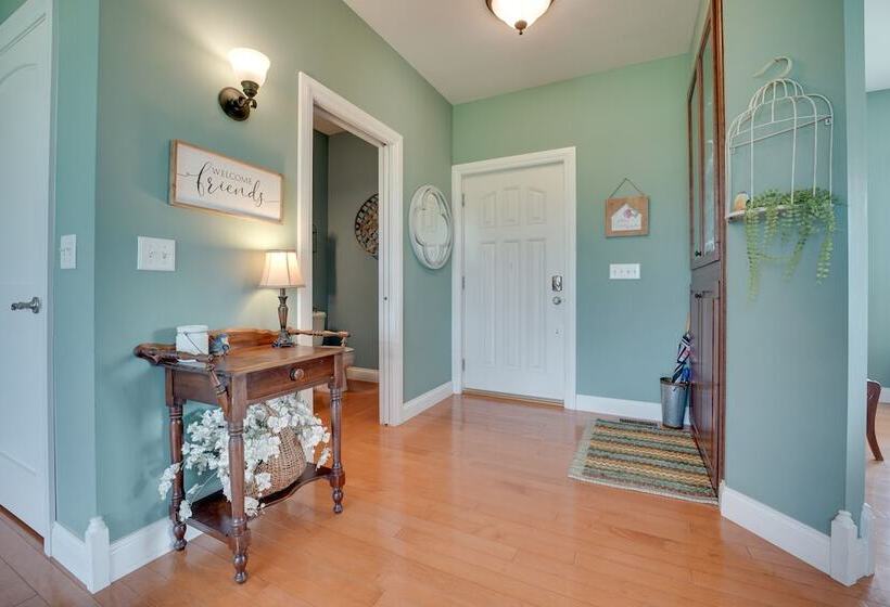 Blue Birds Perch: Stunning Home On Private Hilltop