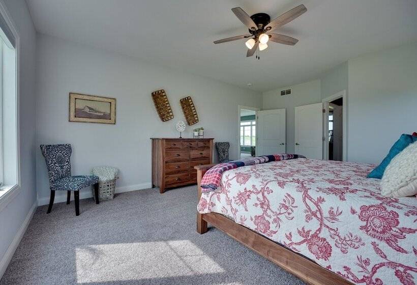 Blue Birds Perch: Stunning Home On Private Hilltop