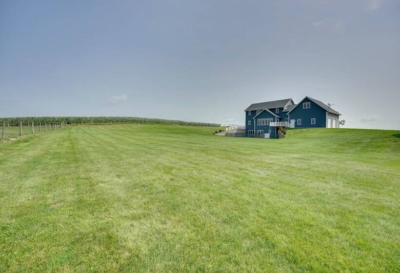 Blue Birds Perch: Stunning Home On Private Hilltop