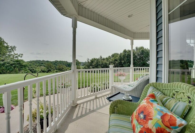 Blue Birds Perch: Stunning Home On Private Hilltop