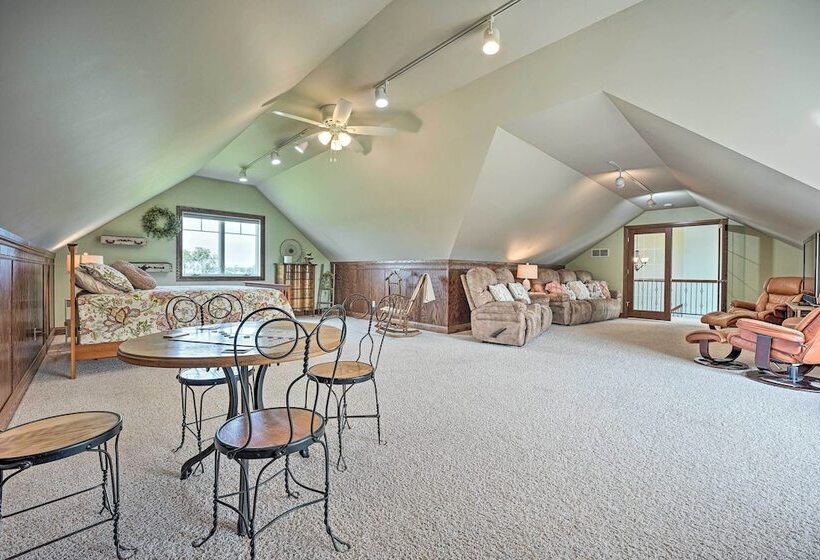 Blue Birds Perch: Stunning Home On Private Hilltop