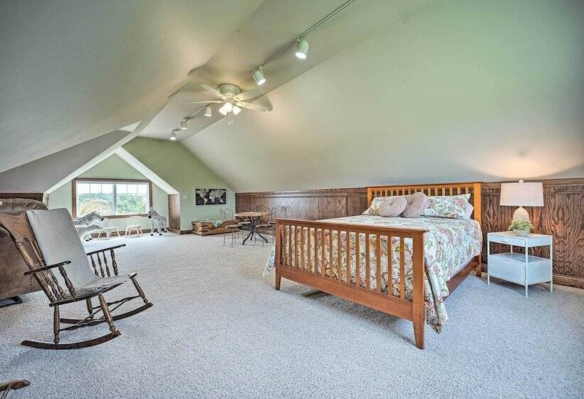 Blue Birds Perch: Stunning Home On Private Hilltop