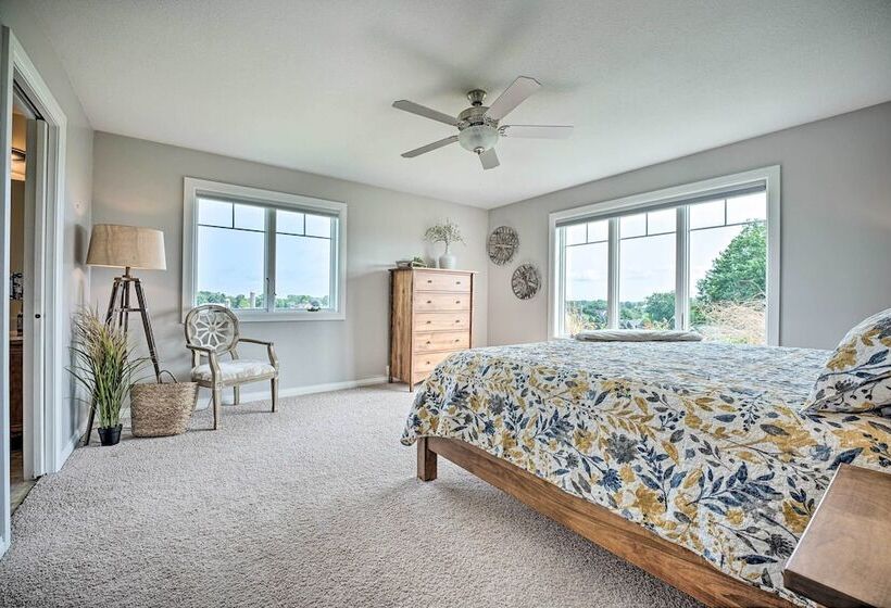 Blue Birds Perch: Stunning Home On Private Hilltop