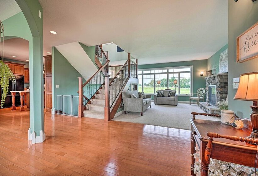 Blue Birds Perch: Stunning Home On Private Hilltop