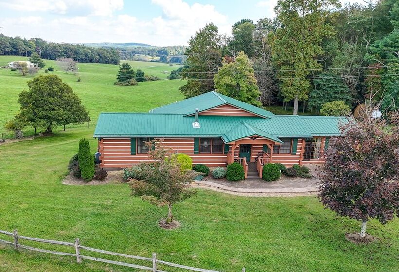 Blue Ridge Parkway House W/ Mountain Scenery!