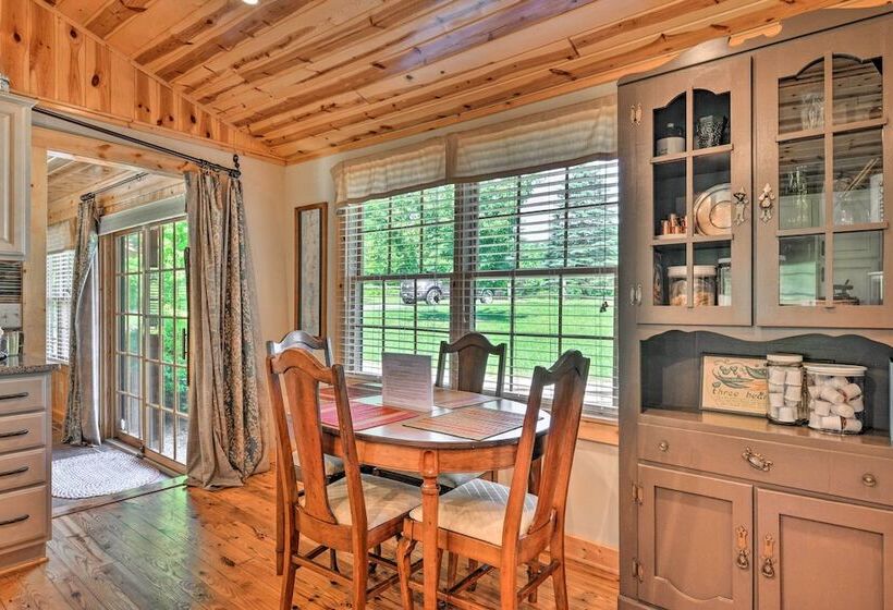 Blue Ridge Parkway House W/ Mountain Scenery!