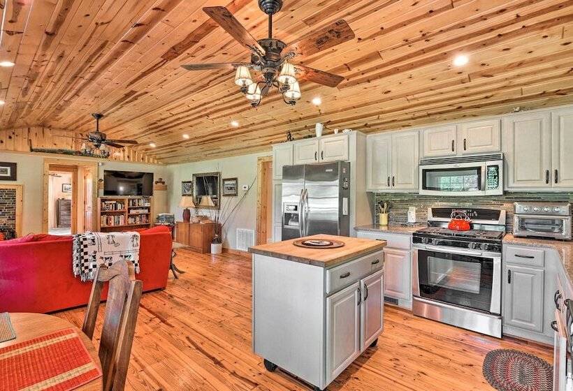 Blue Ridge Parkway House W/ Mountain Scenery!