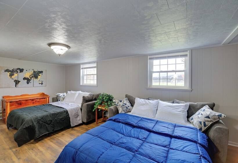 Bluefield Home W/ Covered Deck Near Parks!