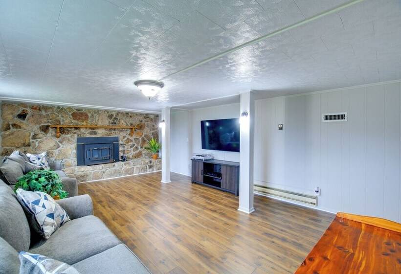 Bluefield Home W/ Covered Deck Near Parks!