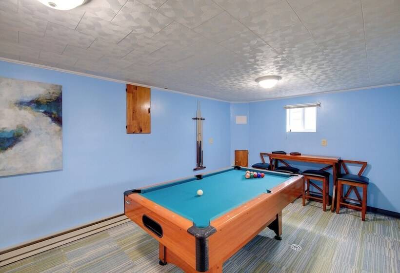 Bluefield Home W/ Covered Deck Near Parks!