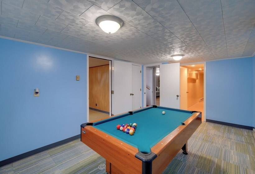 Bluefield Home W/ Covered Deck Near Parks!