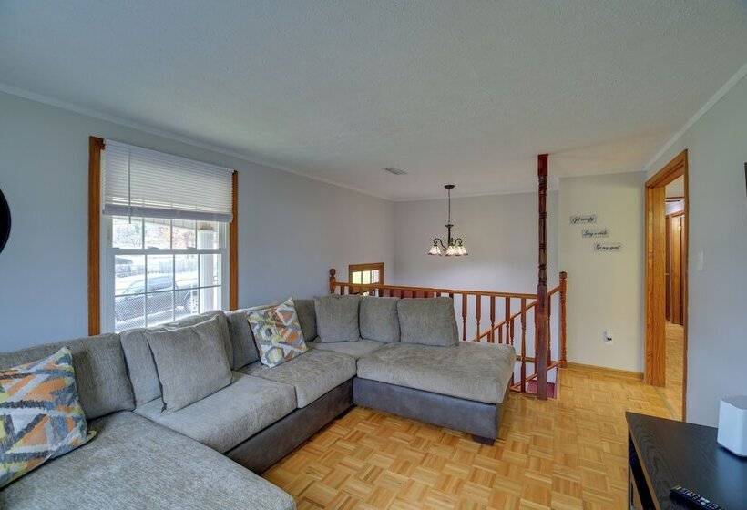 Bluefield Home W/ Covered Deck Near Parks!