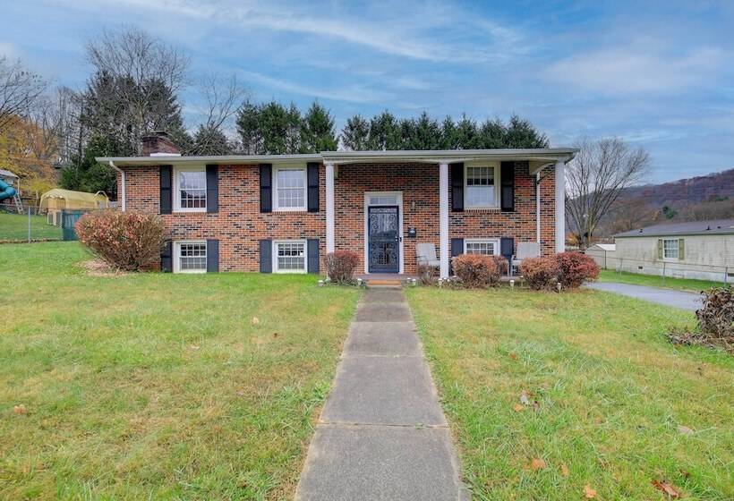 Bluefield Home W/ Covered Deck Near Parks!
