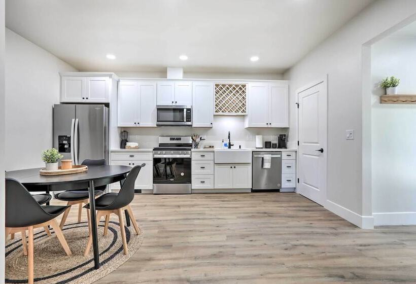 Boho Chic Folsom Retreat: Walkable Location!