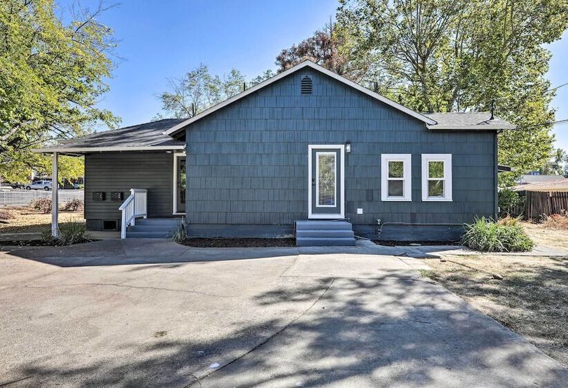 Boho Chic Folsom Retreat: Walkable Location!