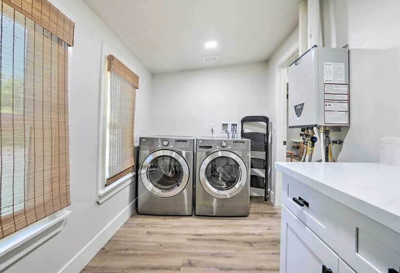 Boho Chic Folsom Retreat: Walkable Location!