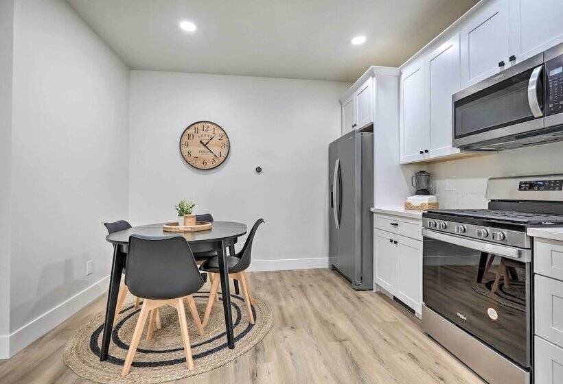 Boho Chic Folsom Retreat: Walkable Location!