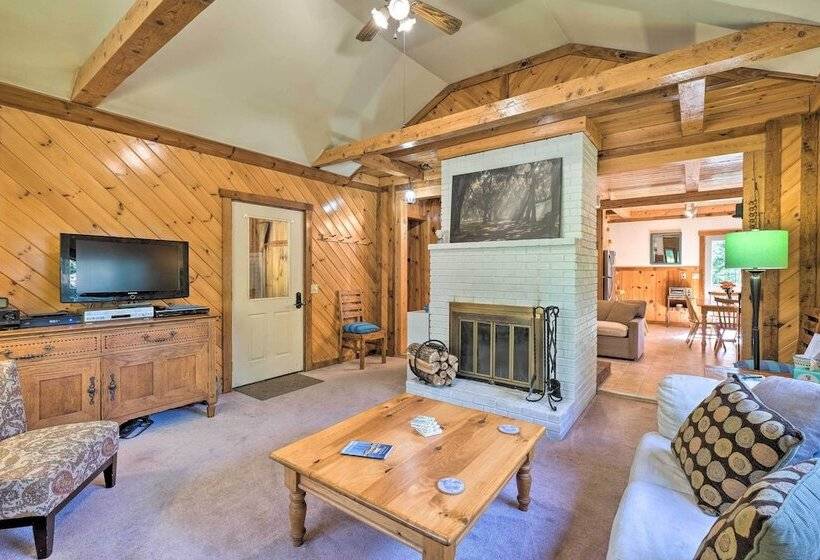 Boothbay Harbor Cabin W/spacious Deck & Yard!