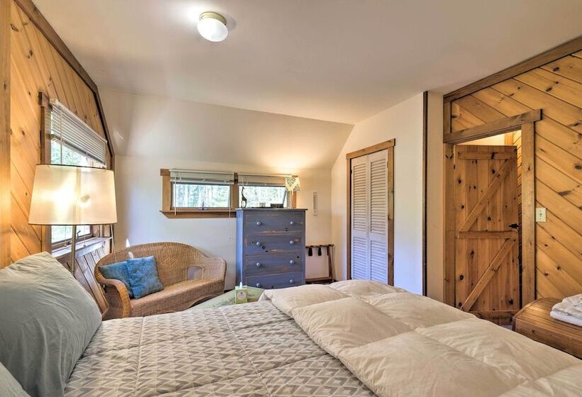 Boothbay Harbor Cabin W/spacious Deck & Yard!