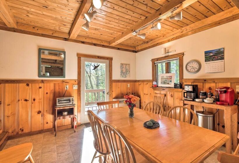 Boothbay Harbor Cabin W/spacious Deck & Yard!