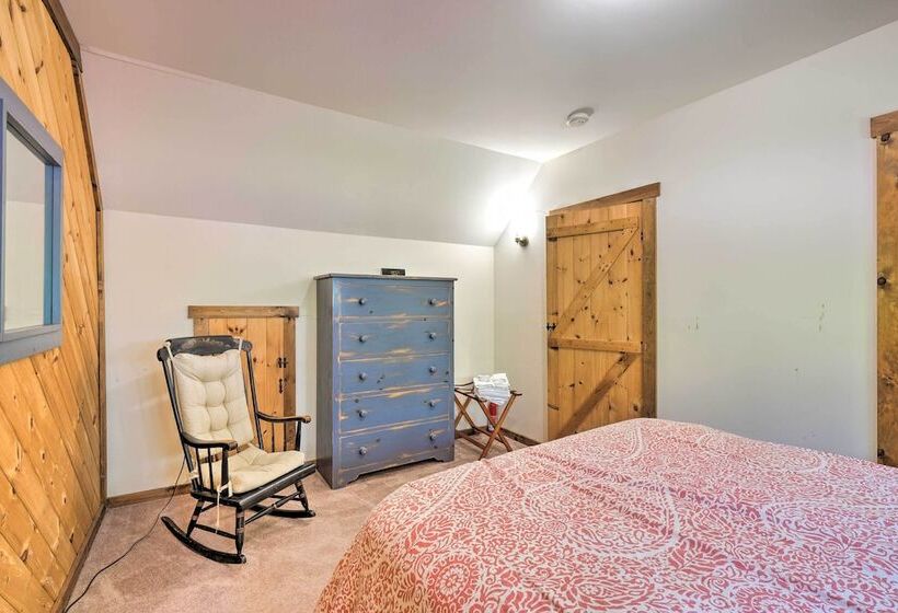 Boothbay Harbor Cabin W/spacious Deck & Yard!