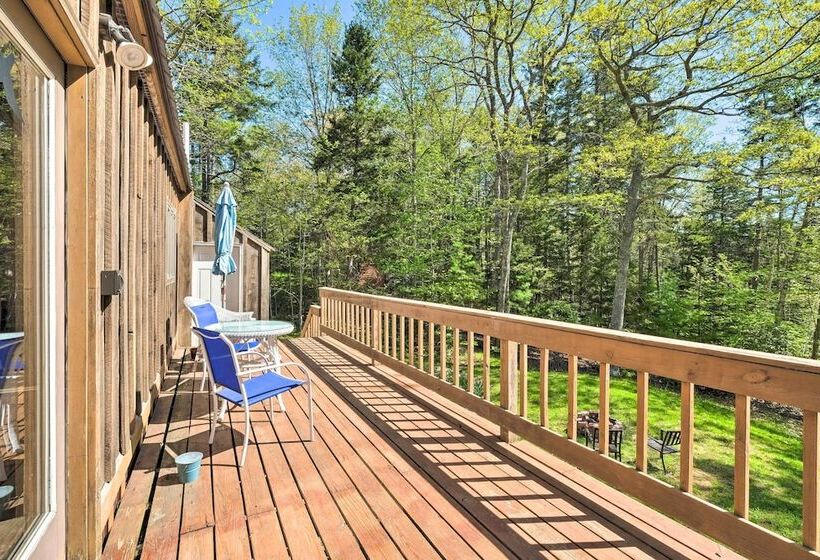 Boothbay Harbor Cabin W/spacious Deck & Yard!