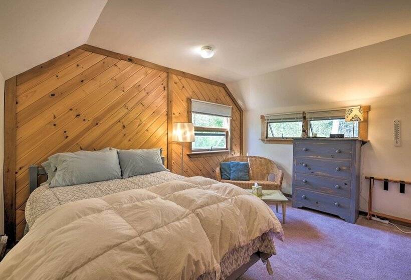 Boothbay Harbor Cabin W/spacious Deck & Yard!