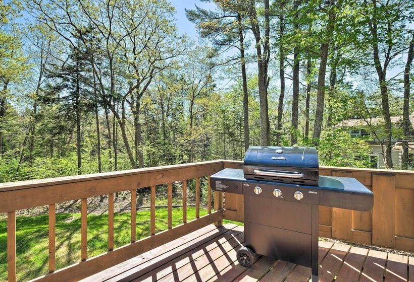 Boothbay Harbor Cabin W/spacious Deck & Yard!