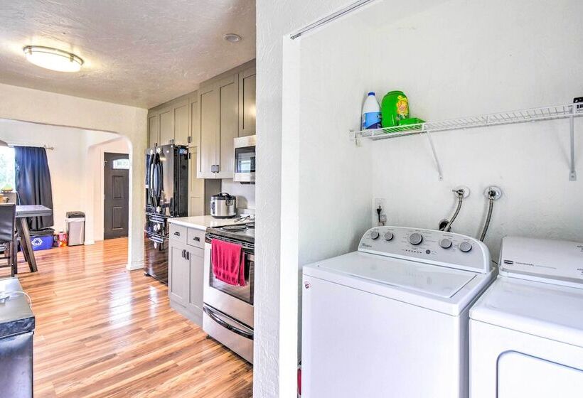 Bremerton Home: 2 Mi To Bremerton Boardwalk!