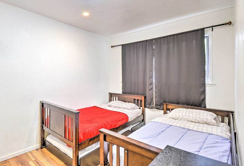 Bremerton Home: 2 Mi To Bremerton Boardwalk!