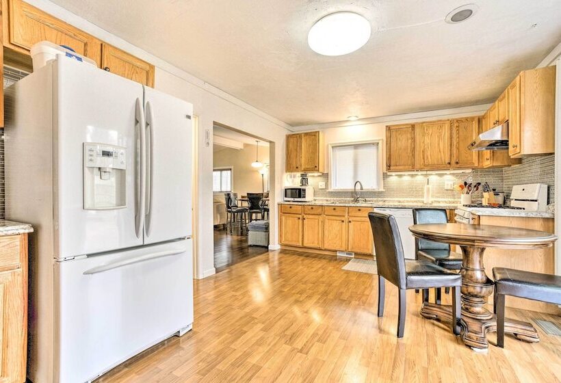 Bright Ann Arbor Home W/ Yard, 3 Mi To U Of M